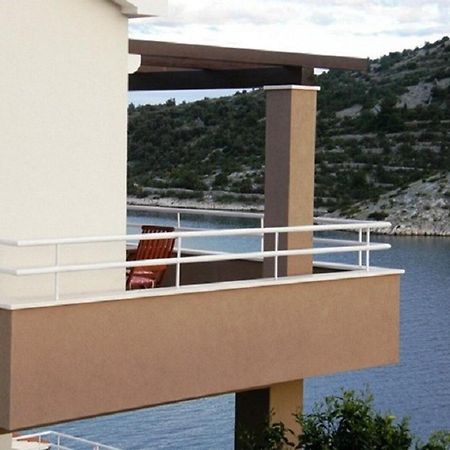 Apartments Ljubi Vinišće エクステリア 写真