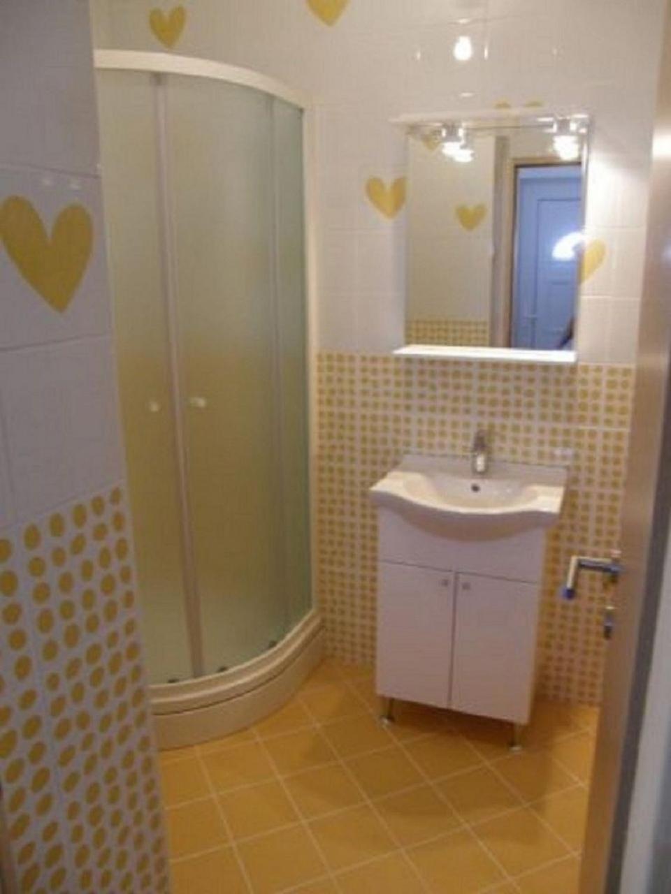 Apartments Ljubi Vinišće エクステリア 写真