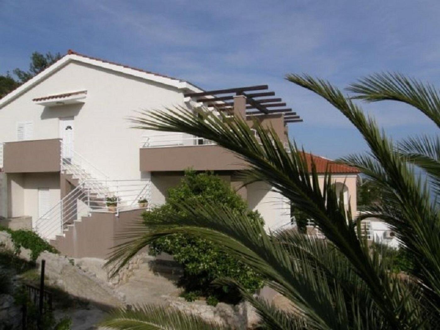Apartments Ljubi Vinišće エクステリア 写真