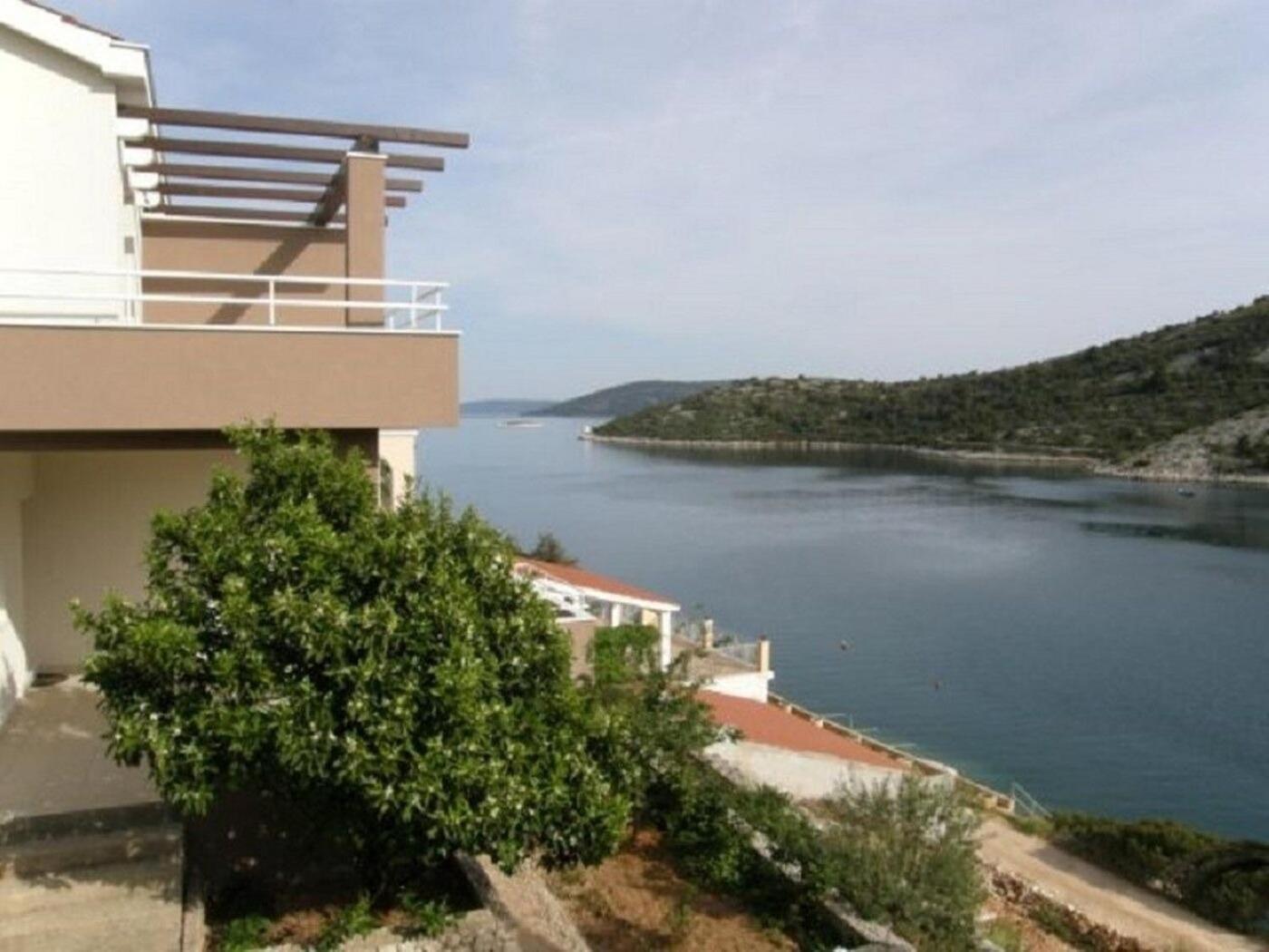 Apartments Ljubi Vinišće エクステリア 写真