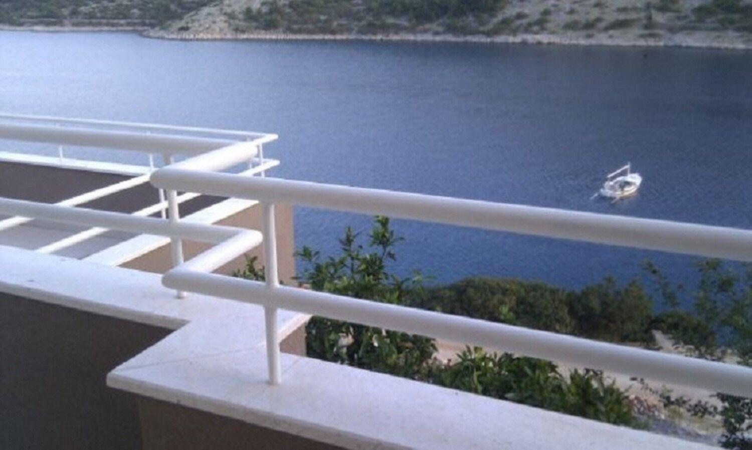 Apartments Ljubi Vinišće エクステリア 写真